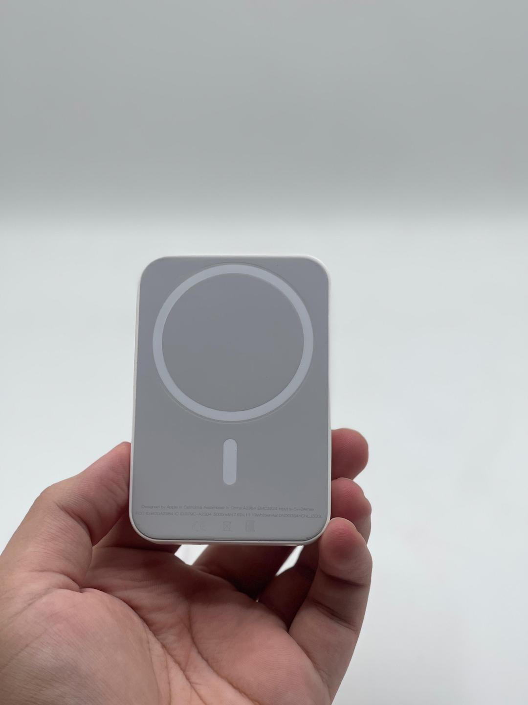 Magsafe - Wireless 5000mah Powerbank - Compatiblefor both Android and iOS