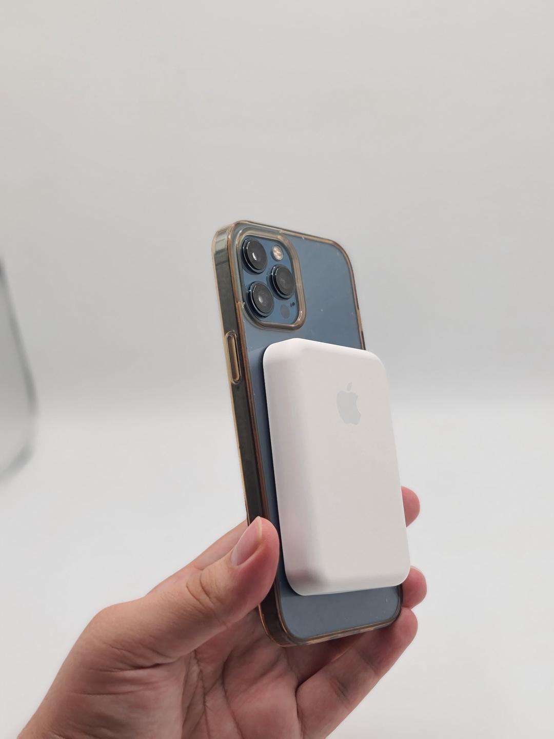 Magsafe - Wireless 5000mah Powerbank - Compatiblefor both Android and iOS